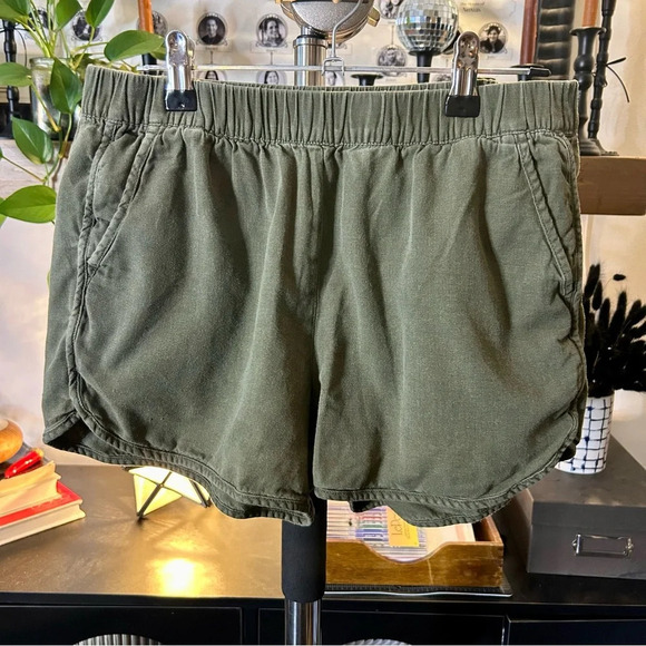 Madewell Elastic Stretch Pull-On Camp Shorts - Picture 3 of 9
